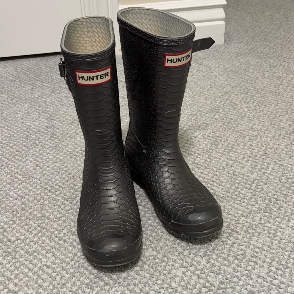 Hunter 'Barbary' Boa Embossed Snakeskin Print Dark Gray Rain Boots Size US 5M